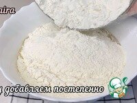     Постепенно, поэтапно добавляем муку и замешиваем мягкое тесто.