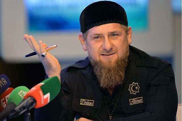 Рамзан Кадыров во время пресс-конференции в Грозном представителям федеральных и региональных
