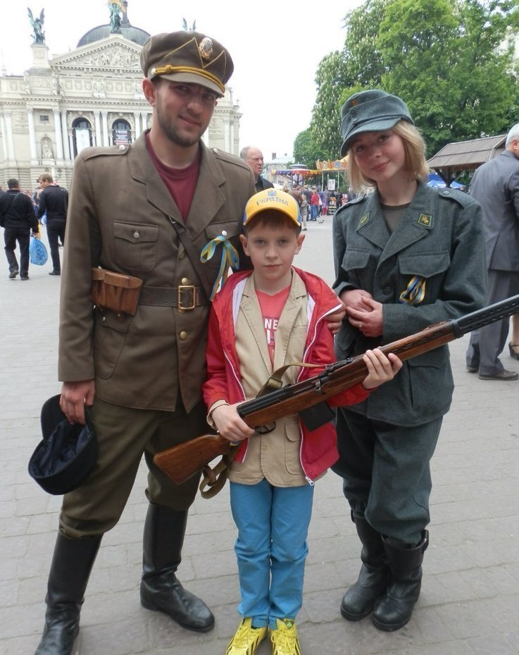 Украинские дети фашисты. Дети нацисты. Дети нацисты на Украине. Дети в форме нацистов Украины. Маленькие украинцы