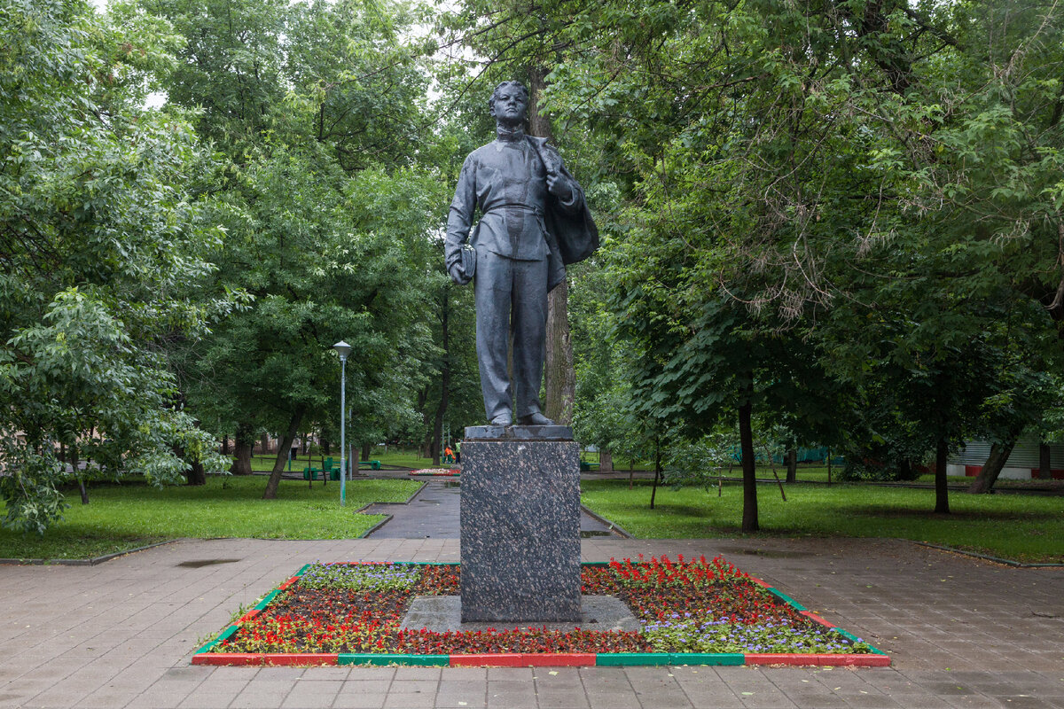 памятники ленину в москве