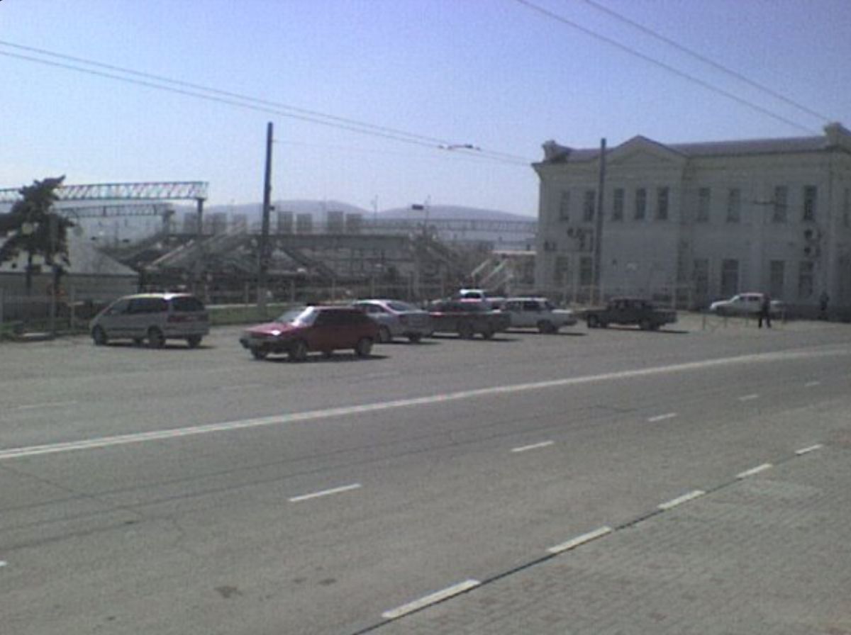 Станция Новороссийск. Фото из личного архива сделано на старый кнопочный телефон в 2009 году