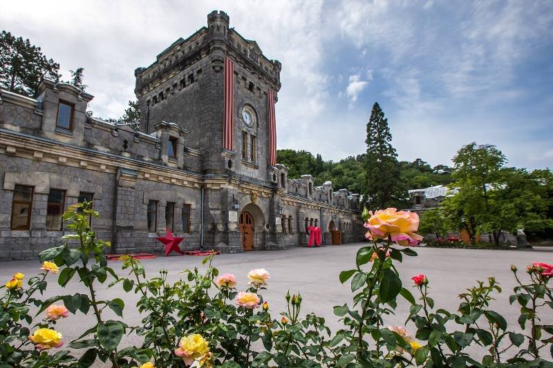 Сайт АО ПАО Массандра https://massandra.su/