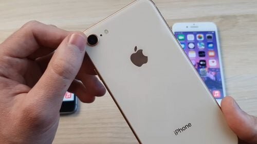 Краткий обзор. В 2017 году Apple выпустила iPhone X — первый телефон бренда с полноразмерным экраном и «монобровью».