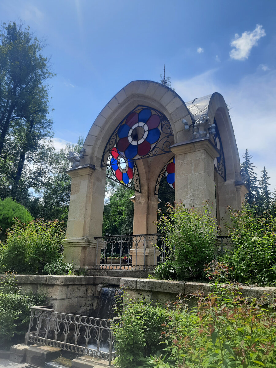 Павильон " Стеклянная струя"