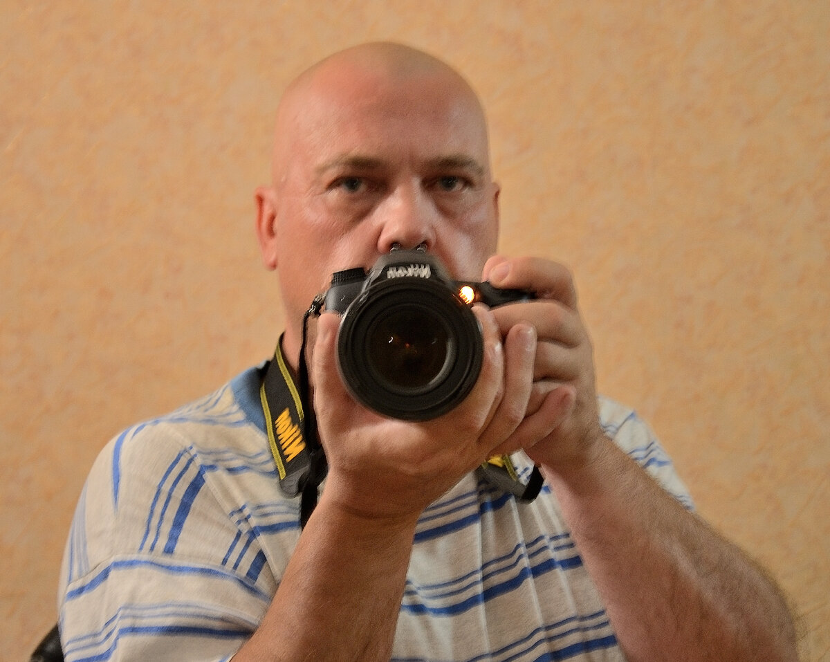 Автопортрет сделанный через зеркало.