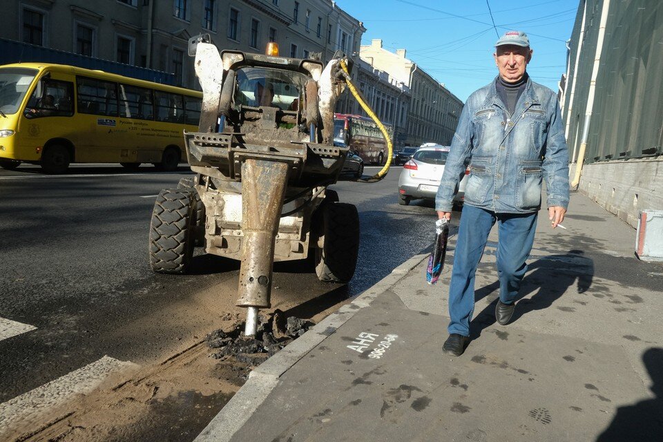     В Петербурге отремонтируют 75 дорог в 2022 году Артем КИЛЬКИН (архив)