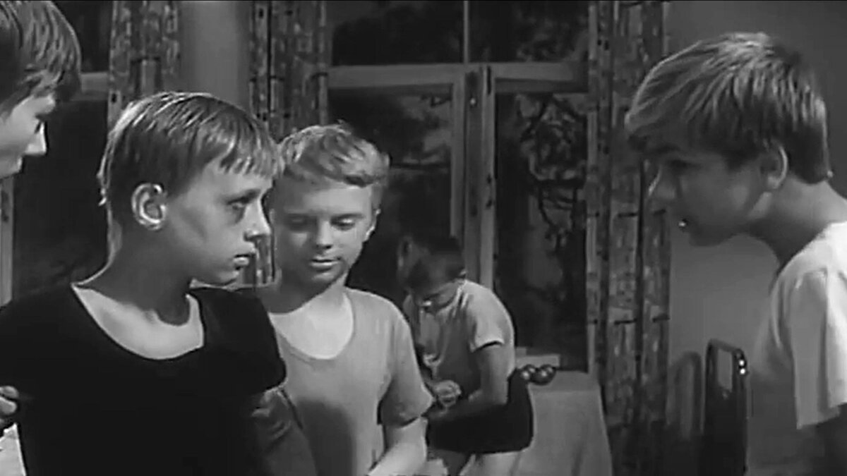 Мимо окон идут поезда афиша фильма. Мария стерникова. Мимо окон идут поезда. Фильм мимо окон идут поезда. Мимо окон идут поезда фильм 1965.