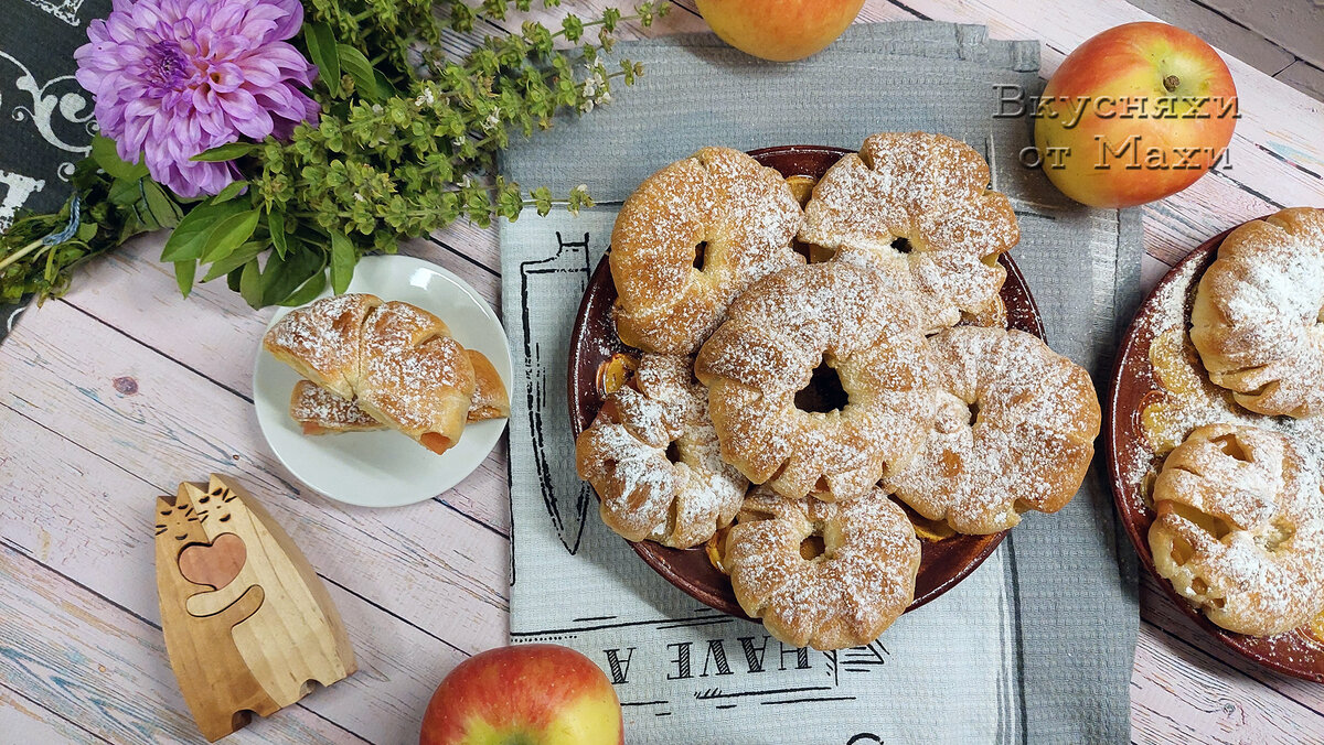 Розочки из яблок и слоеного теста • Кулинарный блог - Gastrokot