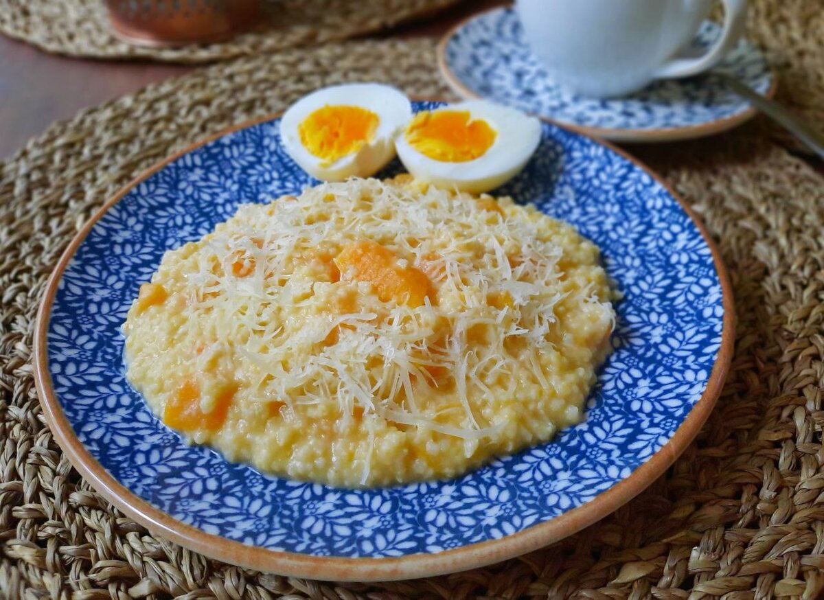 Пшенная каша, тыква, сыр тертый, кокосовое молоко, яйцо. Супер-завтрак! 
