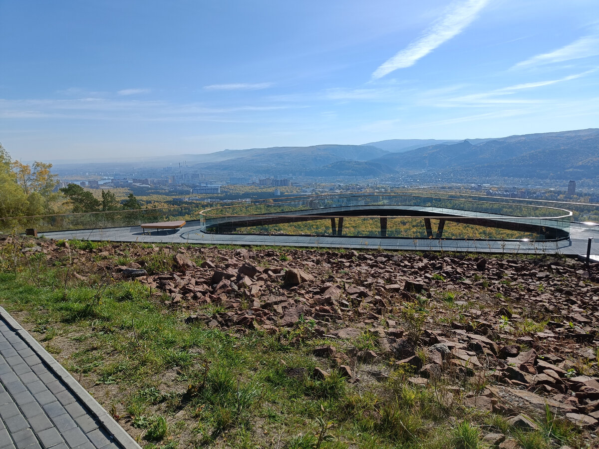 такое замечательное место для обзора подарили красноярцам и гостям города.