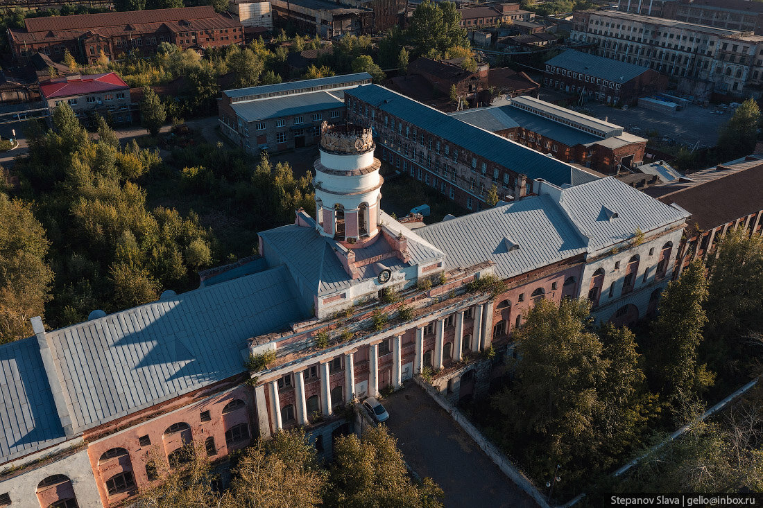 Северной столице Удмуртии». Главный корпус оружейного завода. Здания Ижевска. Ижевск столица Удмуртии белый дом.