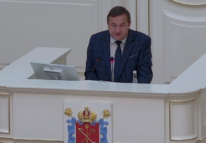 Константин Сухенко на трибуне ЗС. Фото пресс-службы ЗС СПб