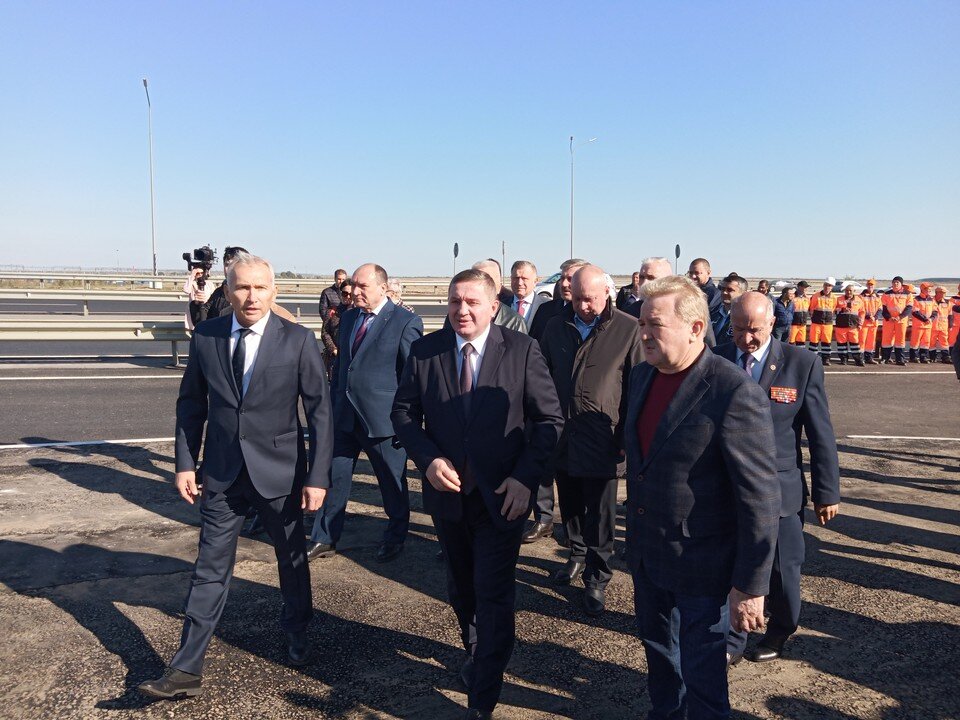     В церемонии открытия приняли участие губернатор, начальник Упрдор Москва - Волгоград, депутаты Госдумы Эдуард Пальгунов