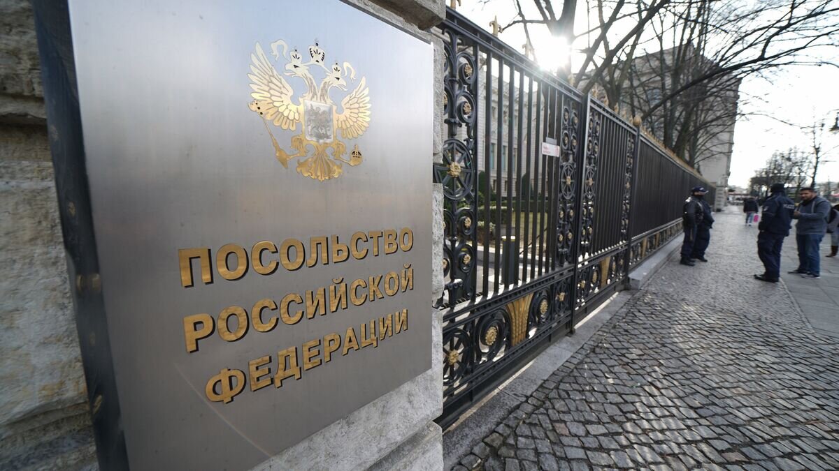    Табличка посольства Российской Федерации в Берлине© РИА Новости / Игорь Зарембо