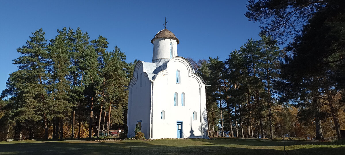 И не скажешь же, что на фото середина октября