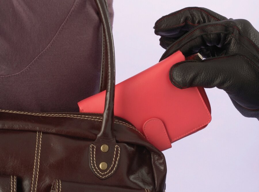 фото из интернета. так таскал у меня деньги сын старика.