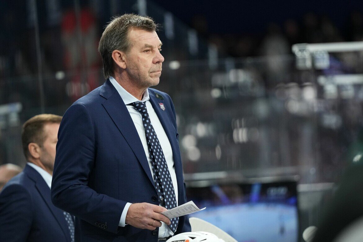 ​Олег Знарок стал главным виновником проигранного матча в Магнитогорске. Он может покинуть «Ак Барс» уже в октябре. Фото: ak-bars.ru