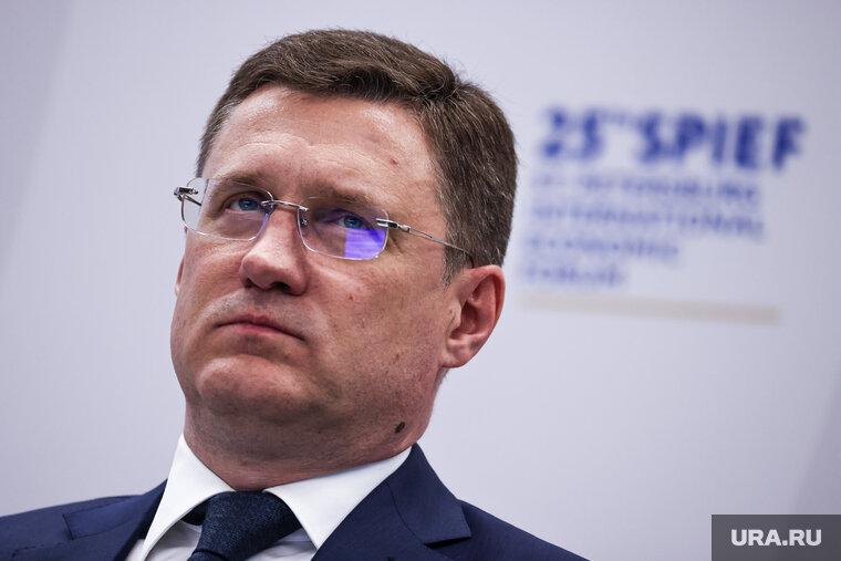    Александр Новак ответил на заявления США об установке потолка цен на нефть из РФ