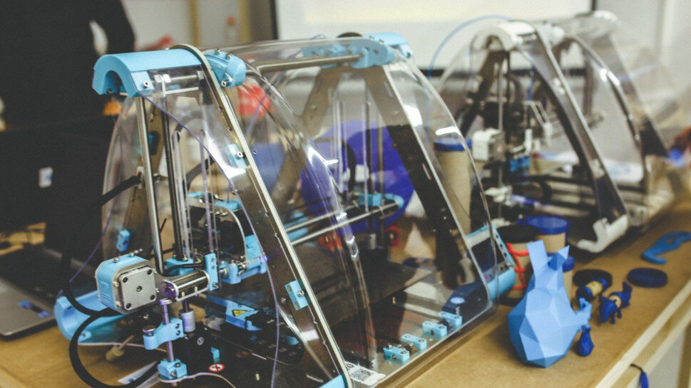     Ростовские врачи впервые заменили локтевой сустав на протез, напечатанный 3D-принтером, сообщает местное телевидение.