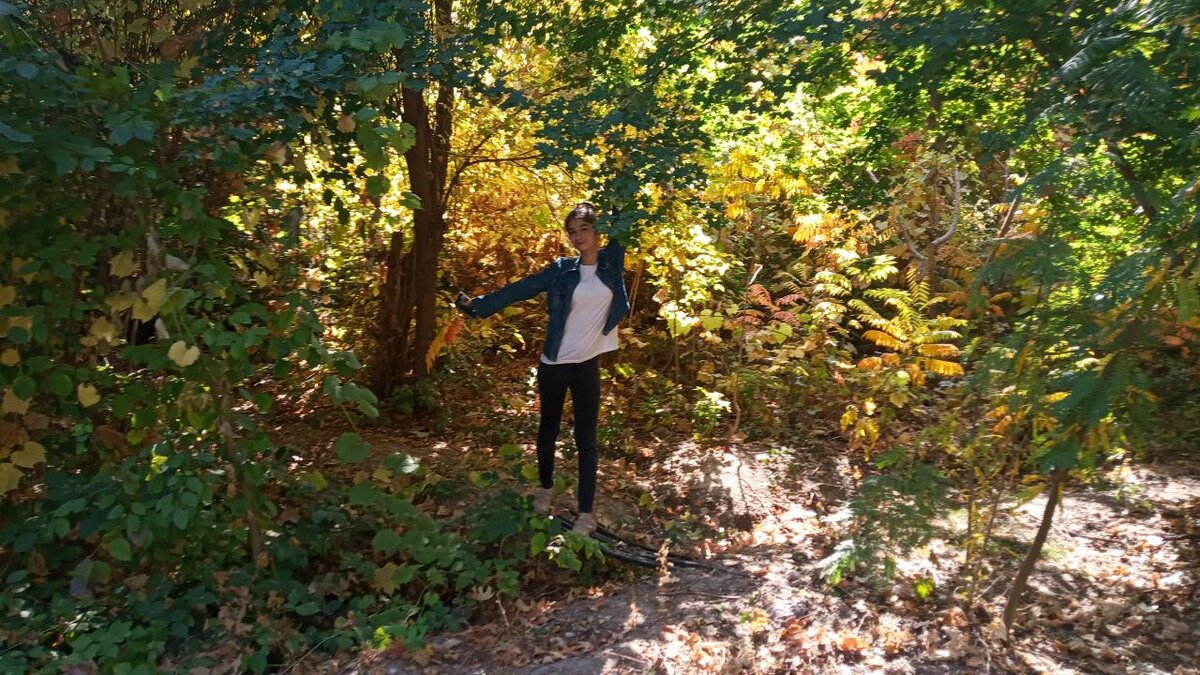 Камилочка любуется красотой