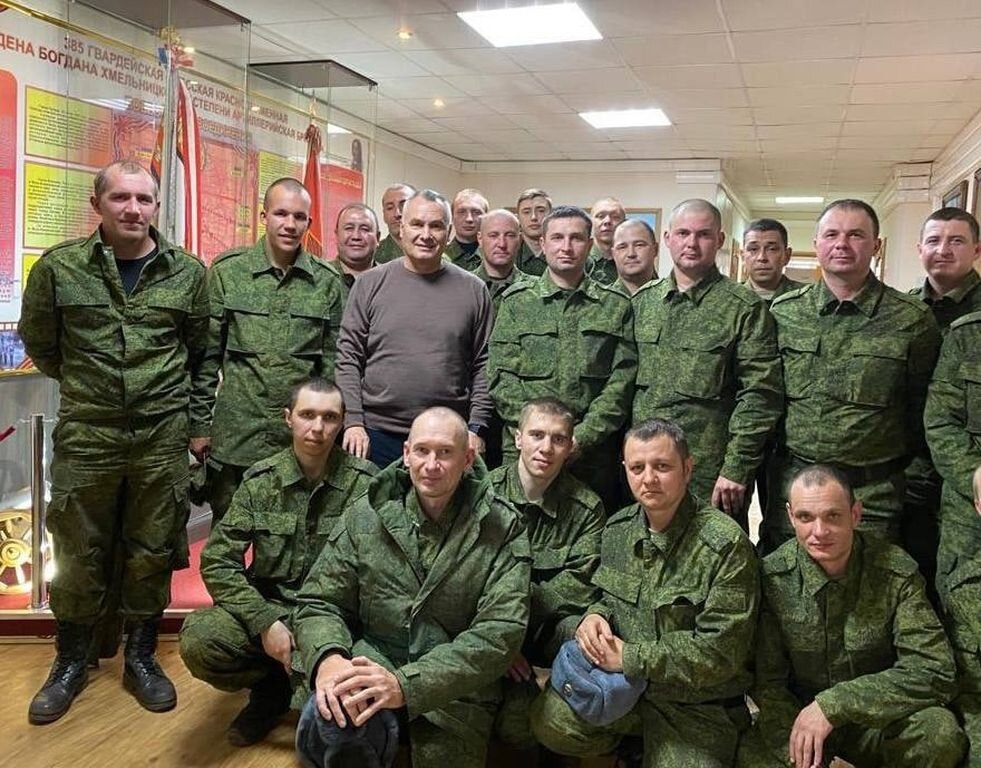    «Одеты, обуты по Уставу, размеру и сезону»: глава Орска побывал в Тоцкой воинской части, где призывники проходят боевое слаживание