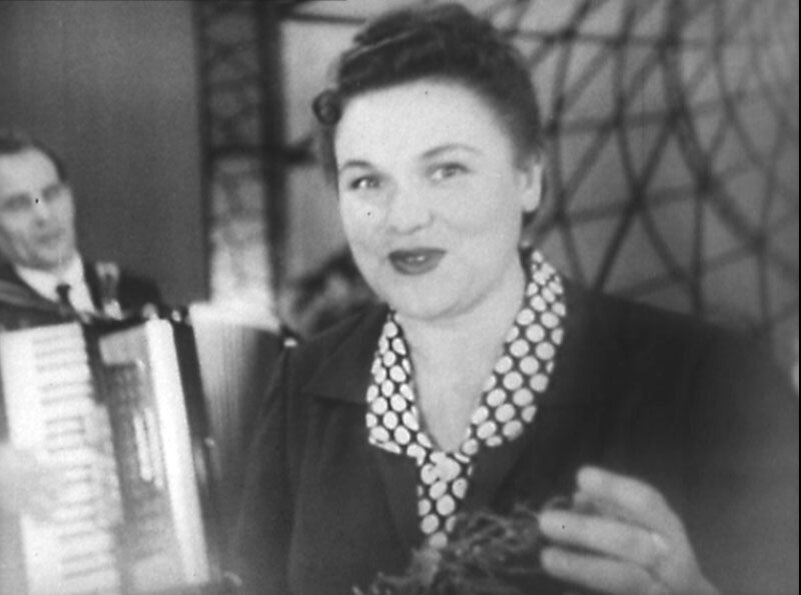 Отчего у нас в поселке ноты. Струве ноты. Зыкина в молодости. Молодые матросы. Песня у девчат переполох.