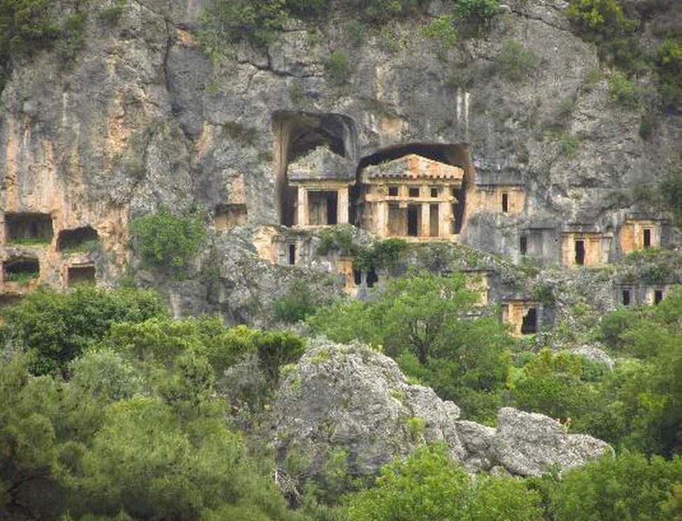 Даже в таких условиях люди старались придать особым зданиям отличительный вид.
Источник фото: https://www.billing4.net/img/images_1/uchenie-viyasnili-chto-proizoshlo-s-tainstvennoj-drevnej-civilizaciej_4.jpg