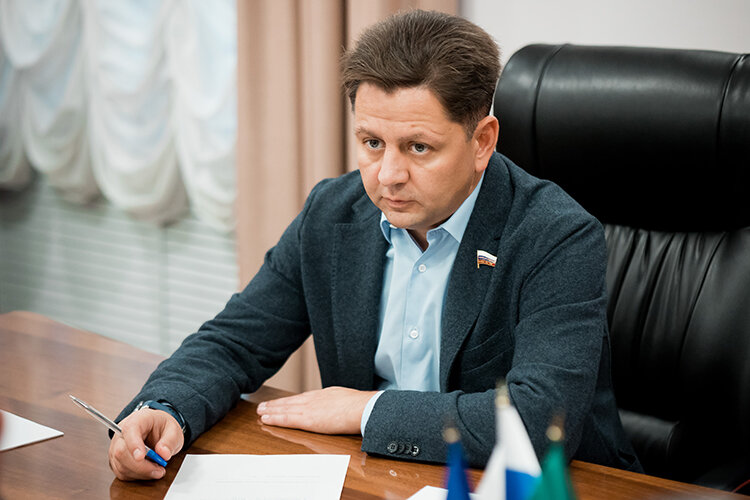 Илья Вольфсон: «Именно в нашей республике программа капремонта школ и детских садов стала самой масштабной по количеству отремонтированных учебных учреждений — другие регионы не могут похвастаться такими объемами и качеством выполненных работ».  Фото предоставлено Ильей ВольфсономДве стороны медали растущей демографии