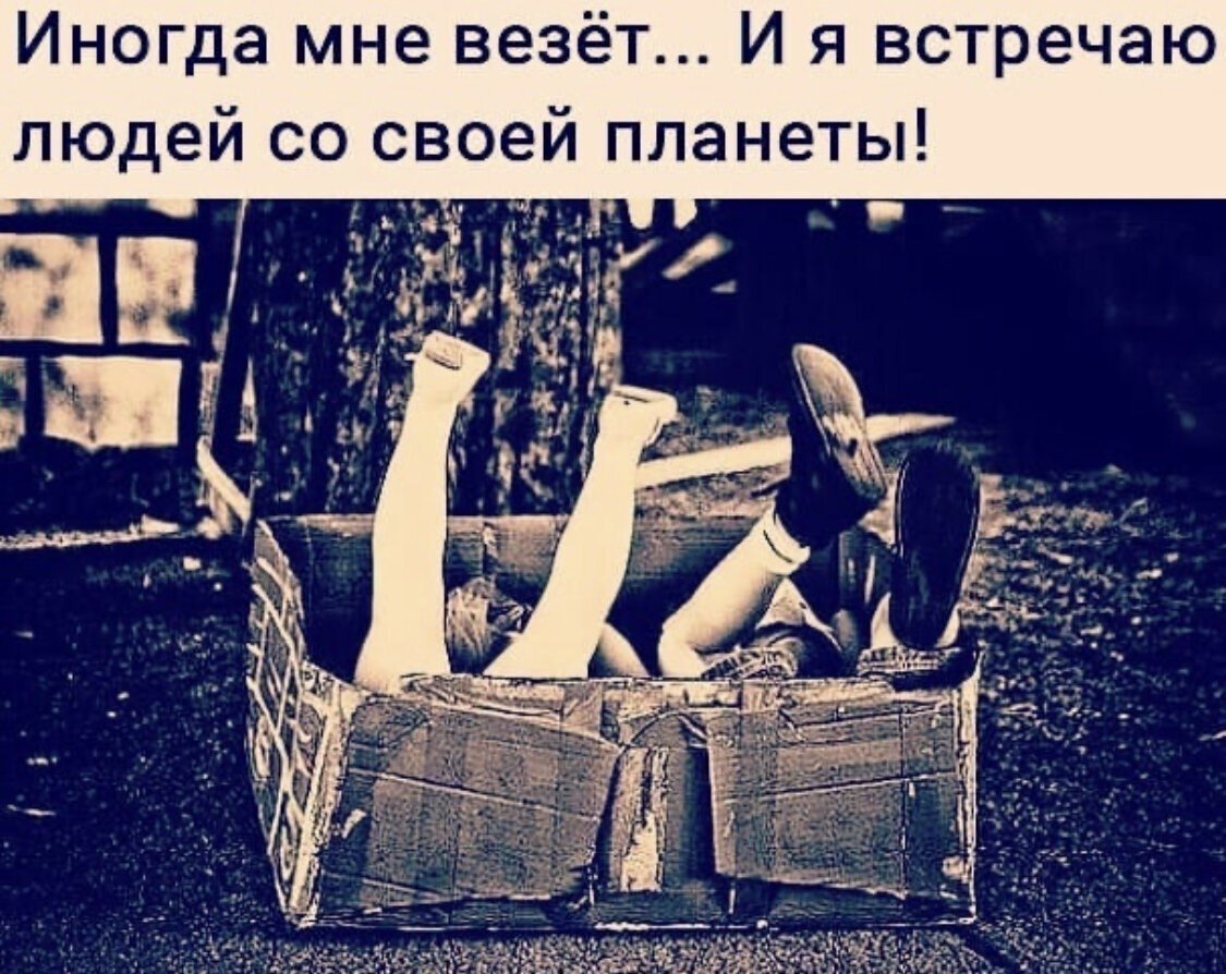 Это старшая и ее одногруппницы 😁