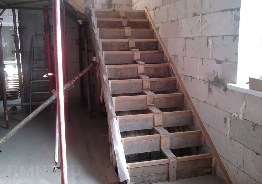 Расчет, монтаж, заливка и отделка бетонной лестницы своими руками |  Строительный портал RMNT.RU | Дзен