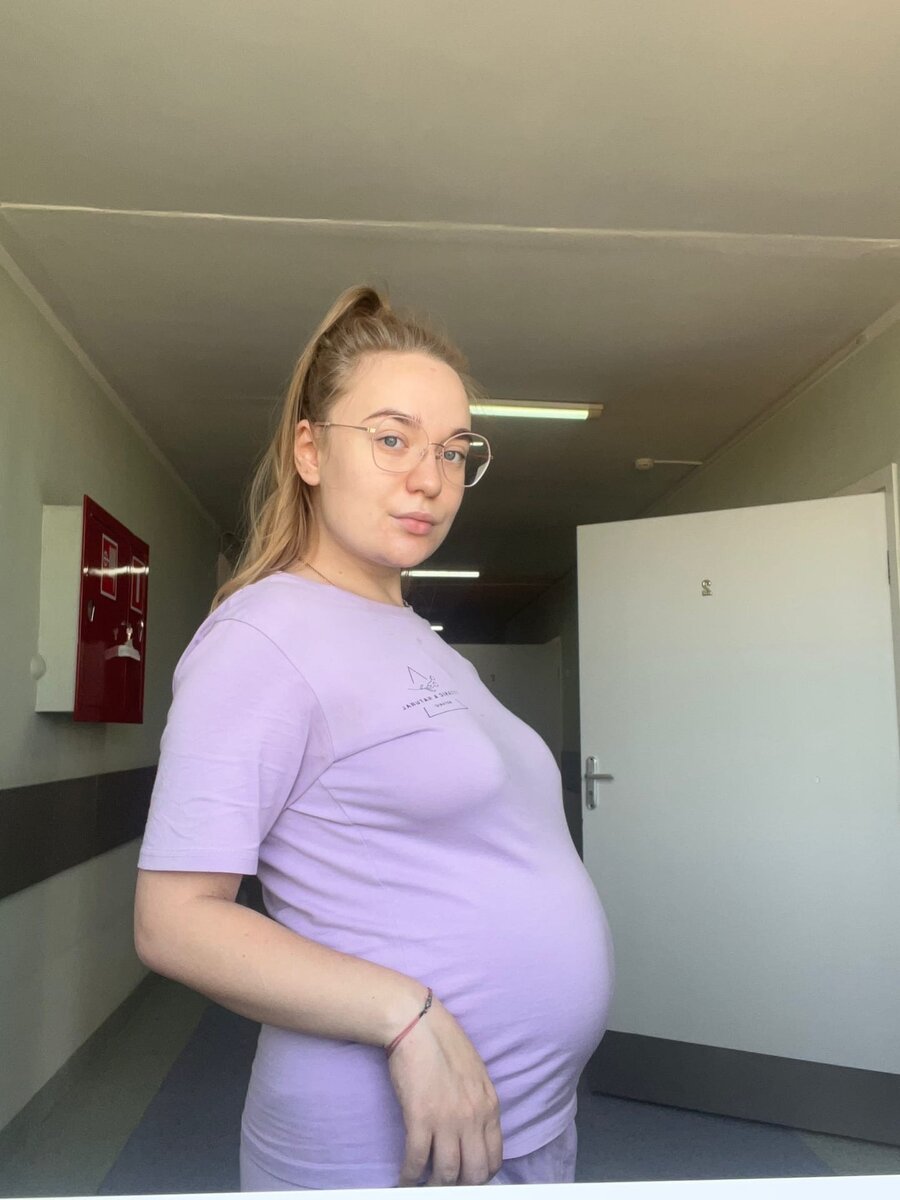 Моё 2/3 фото беременности. Живот у меня был прям миниатюрный, как мне кажется. Он до родов и сохранился такой аккуратненький.