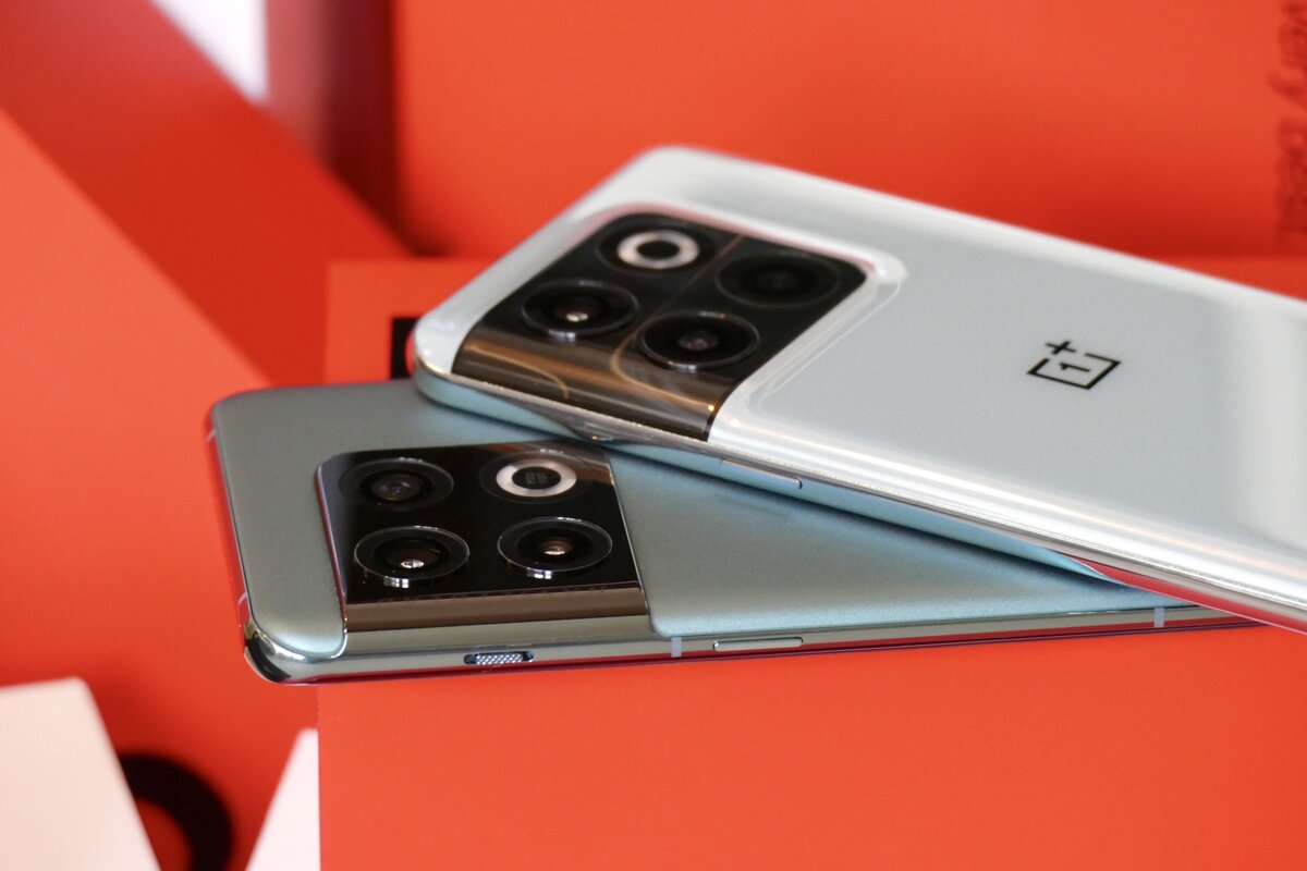 Пластиковый корпус OnePlus 10T придаёт смартфон бюджетный вид