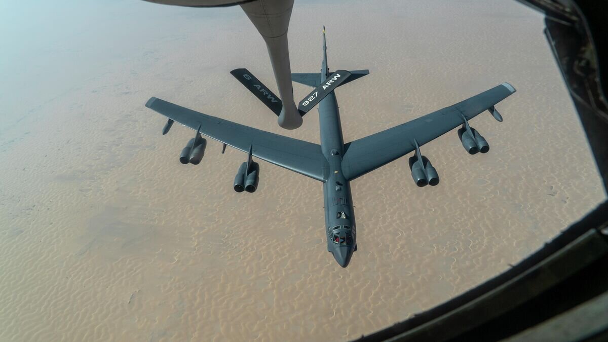    Американский стратегический бомбардировщик B-52H “Stratofortress”© AP Photo / U.S. Air Force/Roslyn Ward