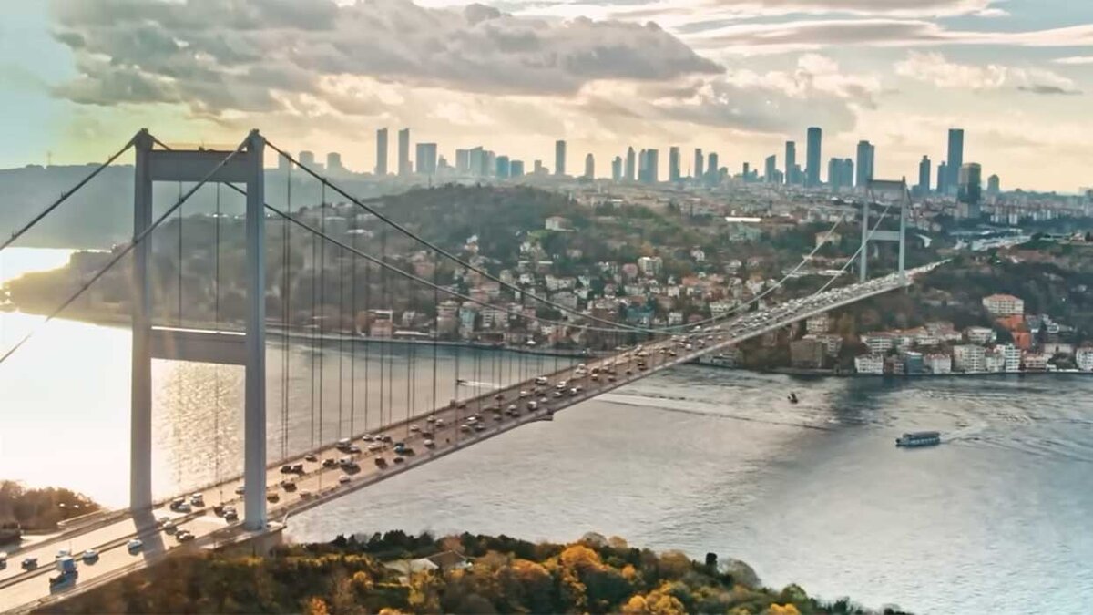 Кадр из фильма «Красивее тебя», 2022 год, Турция 