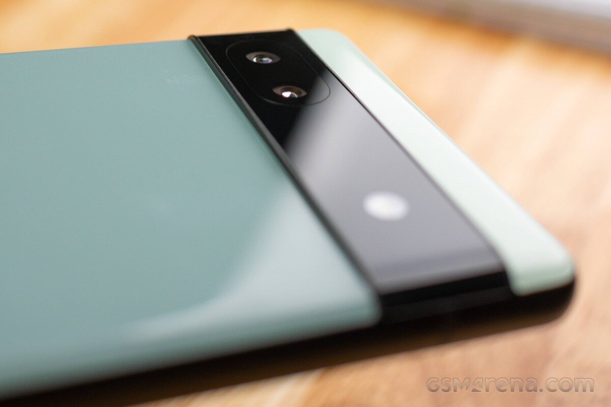 Полоска для камер останется на месте