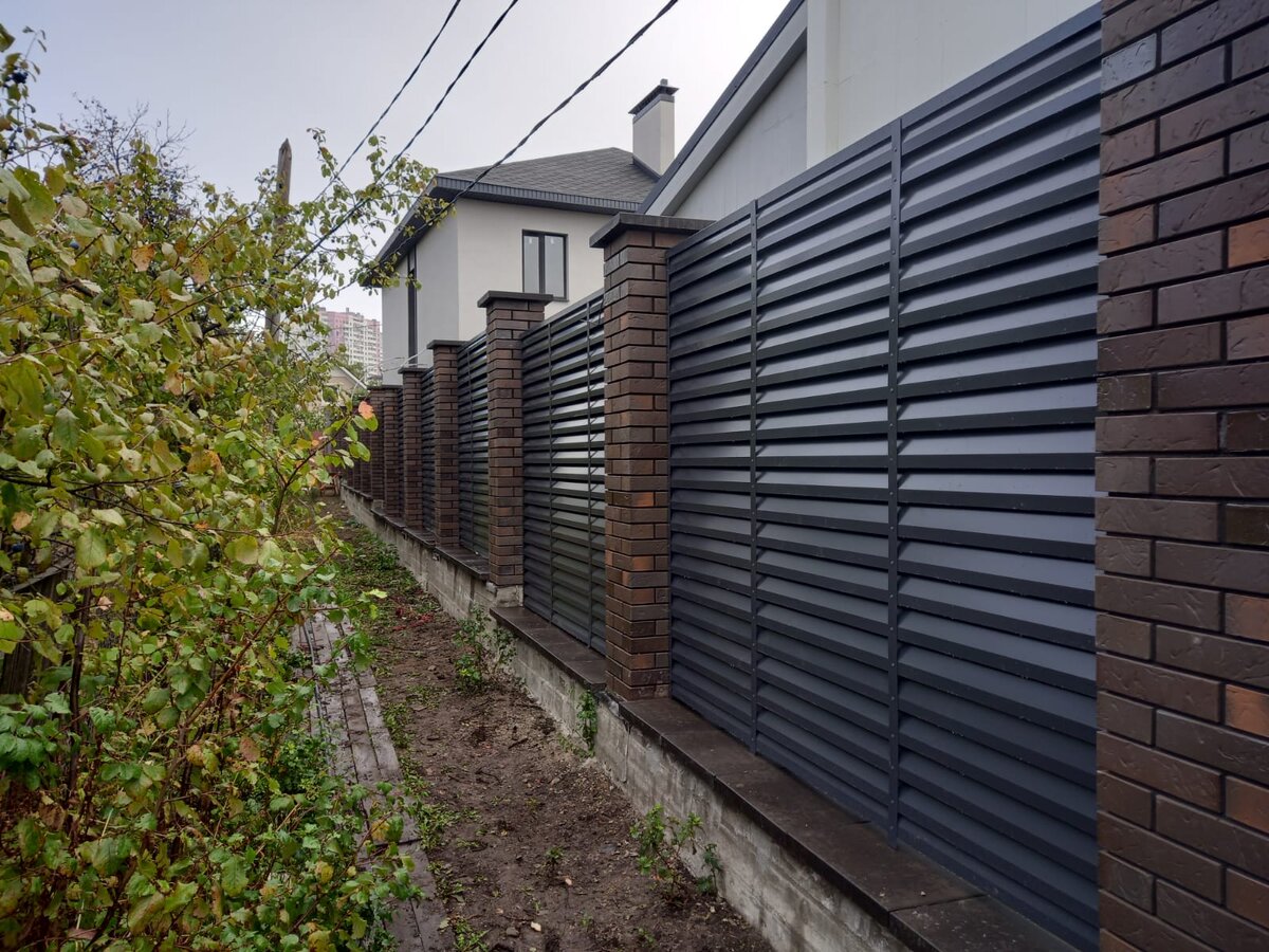 Забор-жалюзи серый, с двумя усилителями