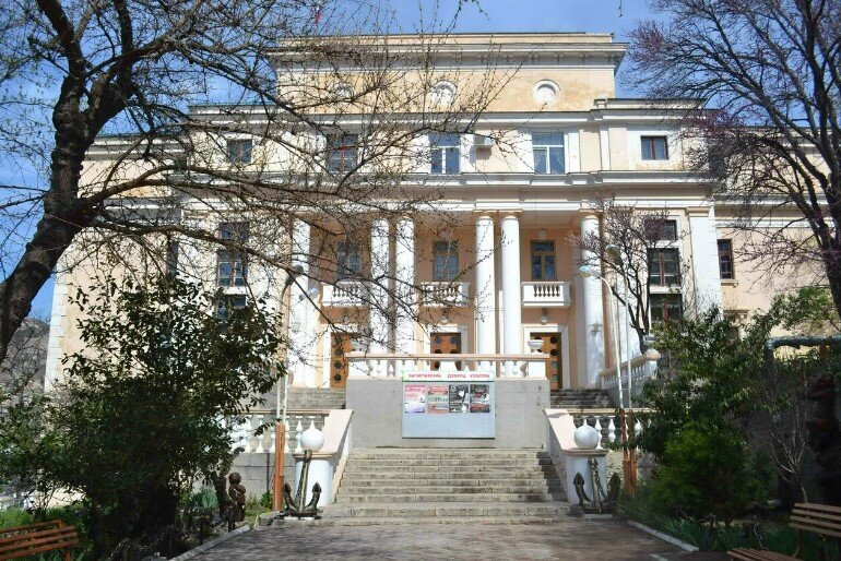 Балаклавский Дворец культуры в Севастополе