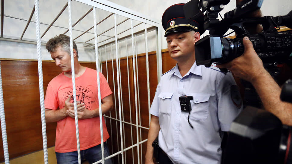 Фото: Марина Молдавская / Коммерсантъ📷Евгений Ройзман (слева)