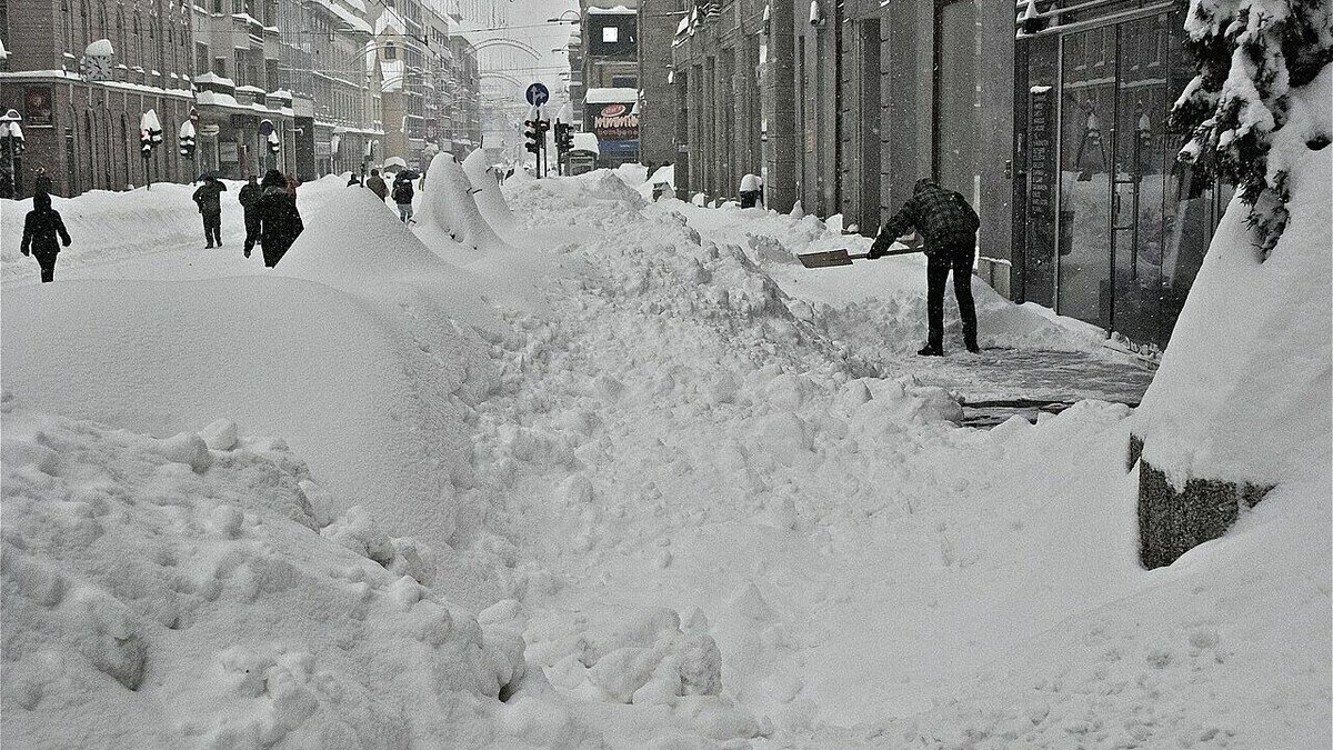 Ввиду снегопада движение на дорогах впр