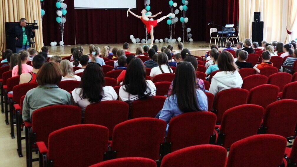     В ходе выставки ученикам школы рассказали о Североатлантическом альянсе