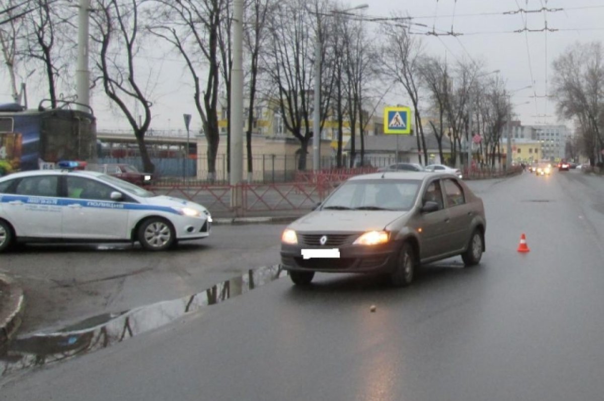    Четыре волгоградки попали в больницу после столкновения двух Renault