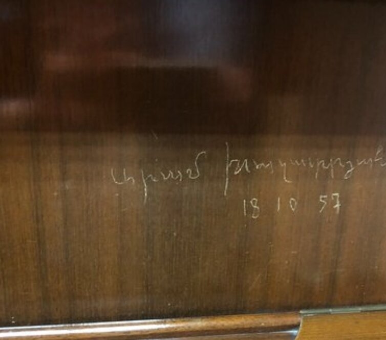 Фото пианино, подаренный музею