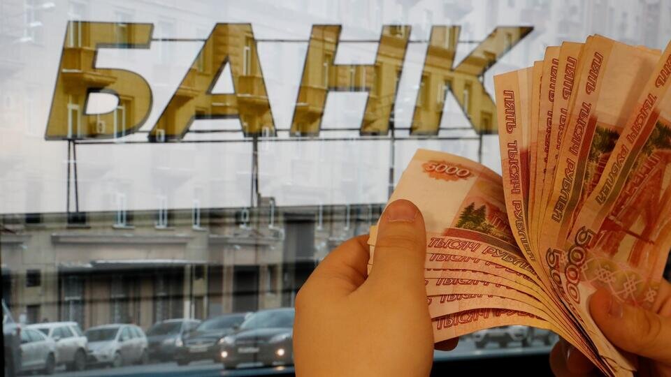     Россиянам объяснили, когда банк может простить долг по кредиту Известия/Алексей_Майшев