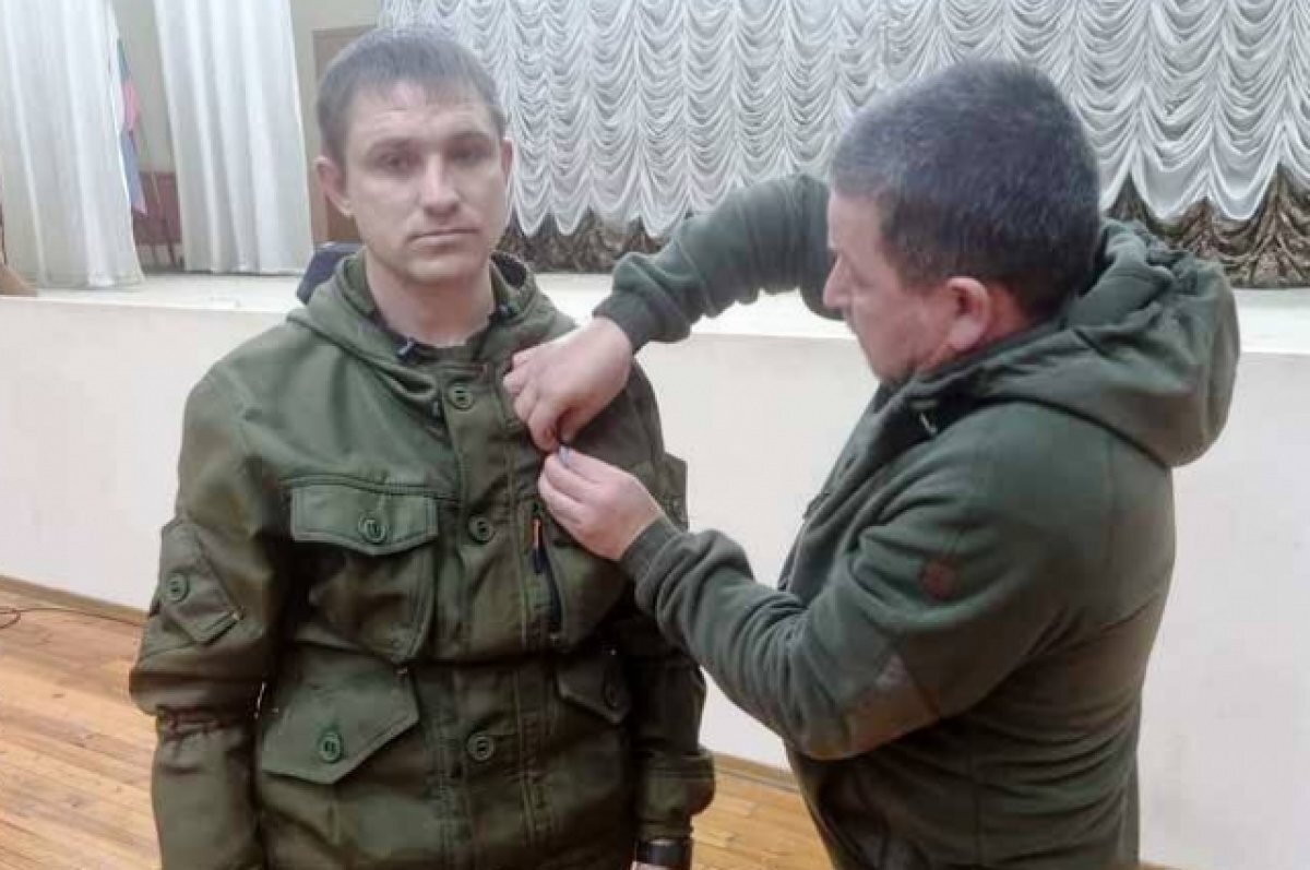    Жителя НСО наградили медалью за спасение детей во время бомбежки в зоне СВО