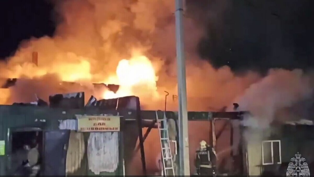     В Кемерове сгорел нелегальный дом престарелых. В пожаре погибли 22 человека.