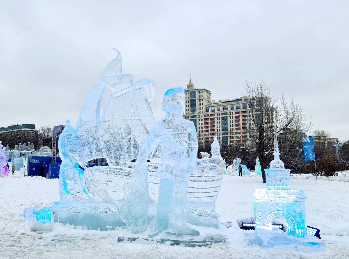 А вот и Петр и кусочек Петербурга, фото автора