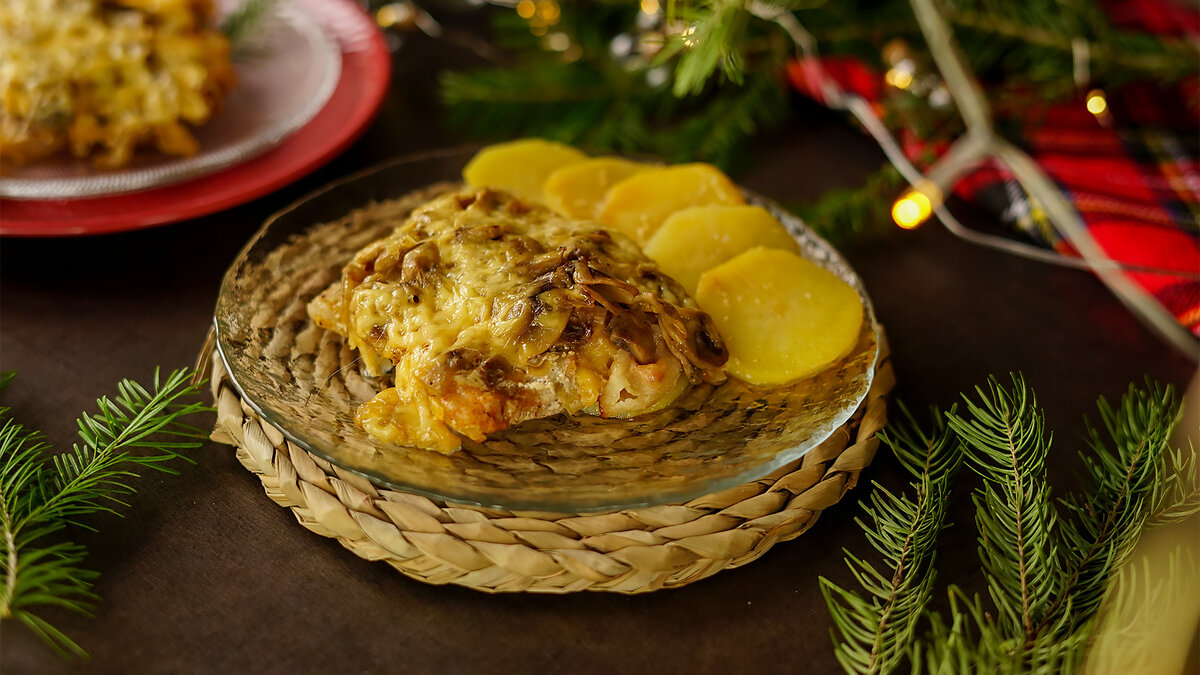 Свинина с картофелем, беконом и сыром под грибной шапкой | Koolinar. ru -  вкусные рецепты! | Дзен