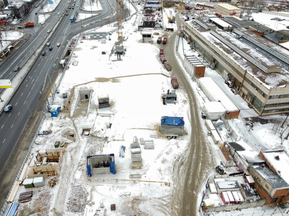 📷 2: Южный вестибюль. Завершена обратная засыпка, возводятся наземные сооружения.