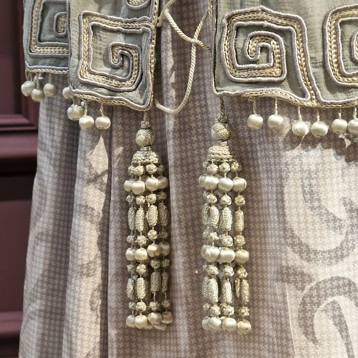 Элементы нарядов, которые носили дочь или внучка суровой купчихи