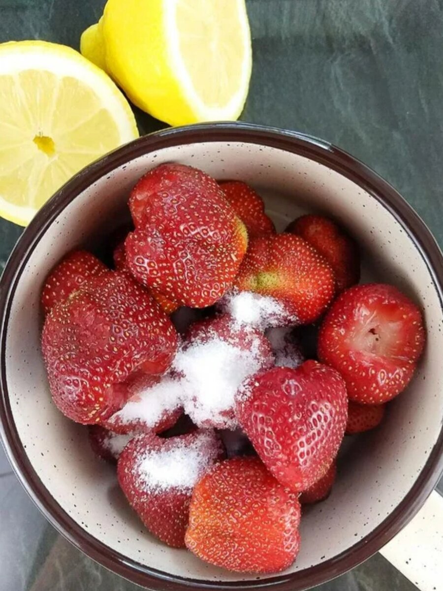 Сахар можно заменить на мёд - в зависимости от того, что вы предпочитаете